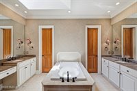 553 Twin Cedars Drive, Madison, MS 39110