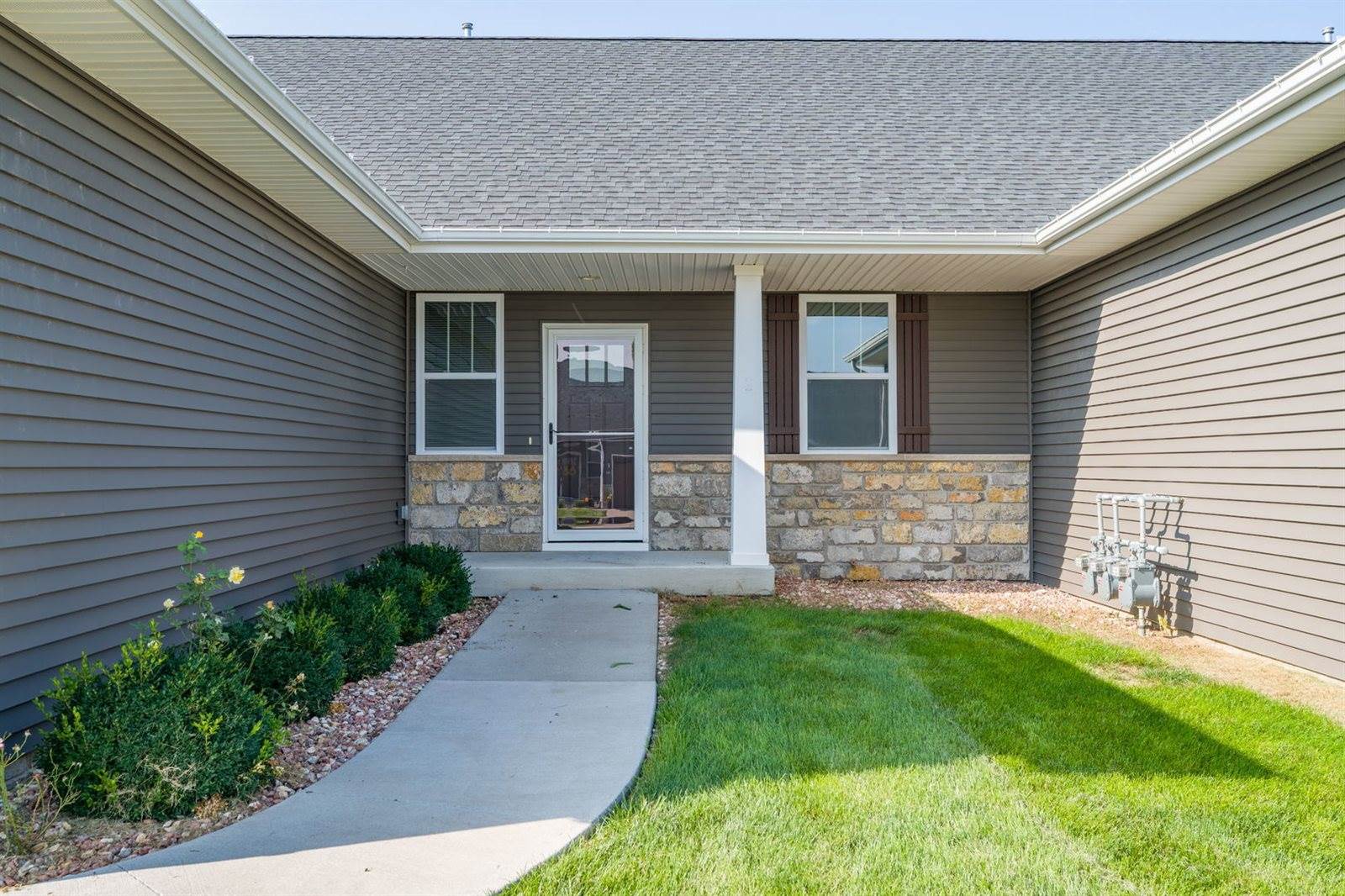 3044 Mary Leigh Drive, Bettendorf, IA 52722