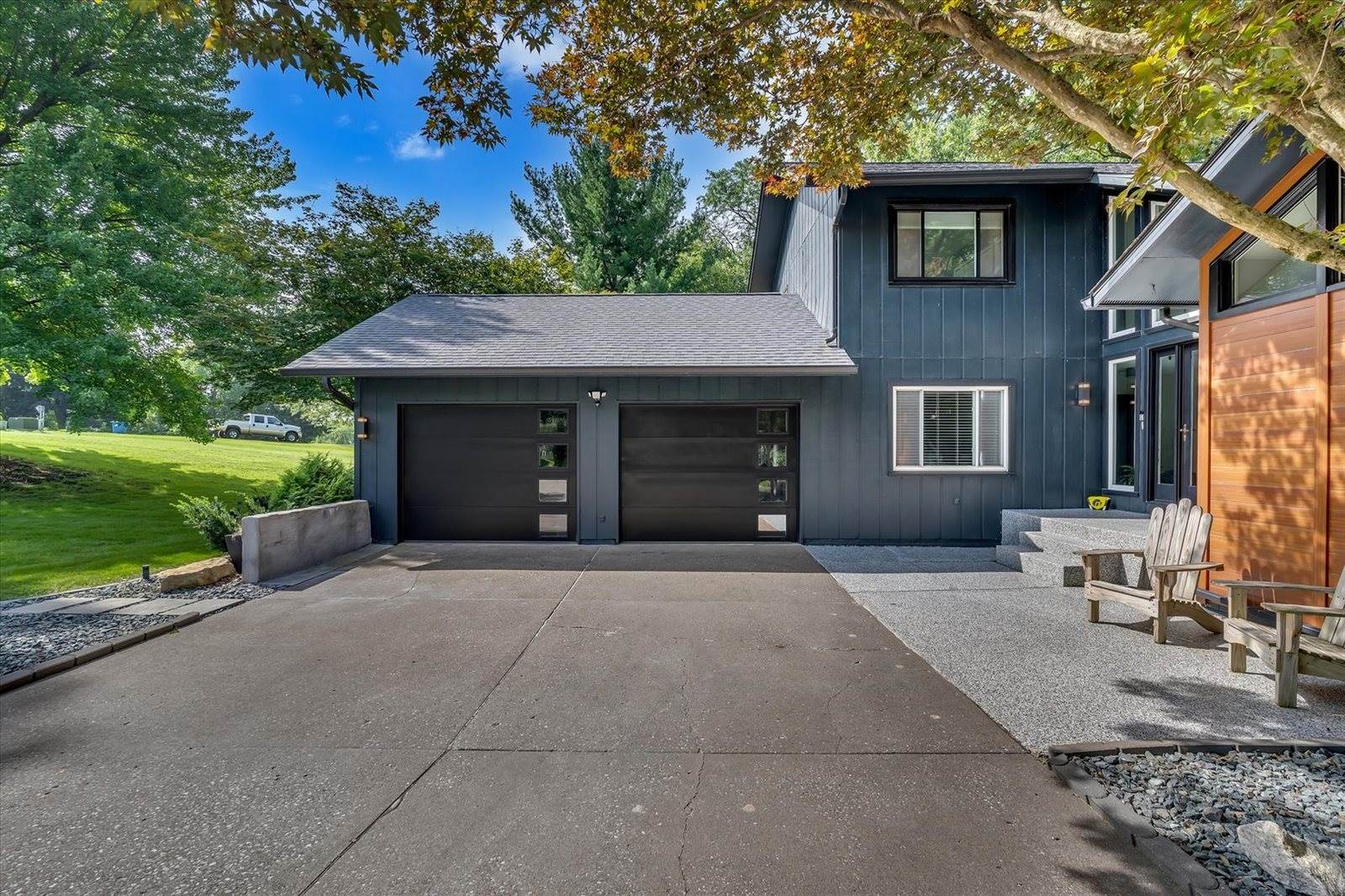 15 Valley View Drive, Blue Grass, IA 52726