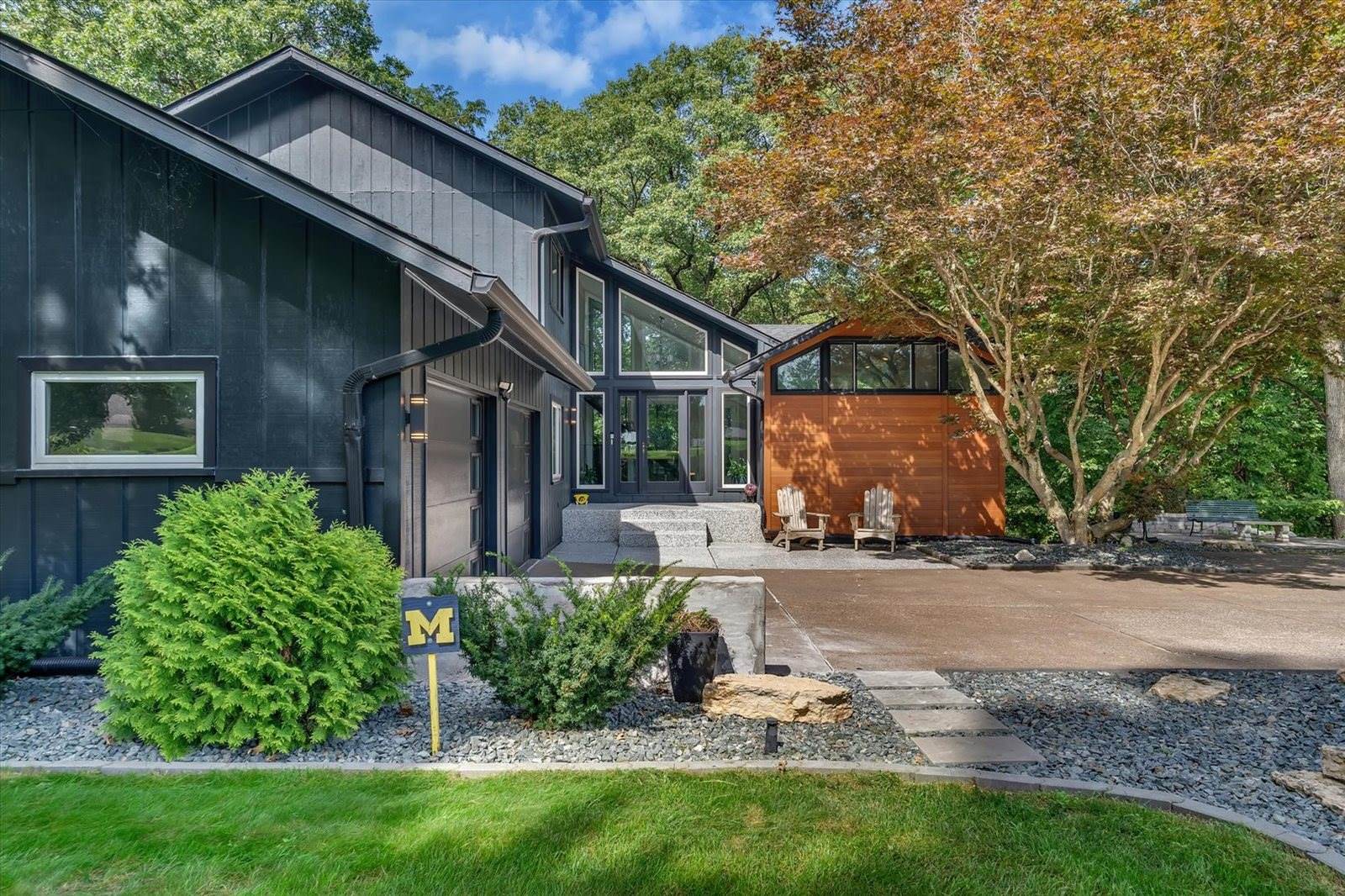 15 Valley View Drive, Blue Grass, IA 52726