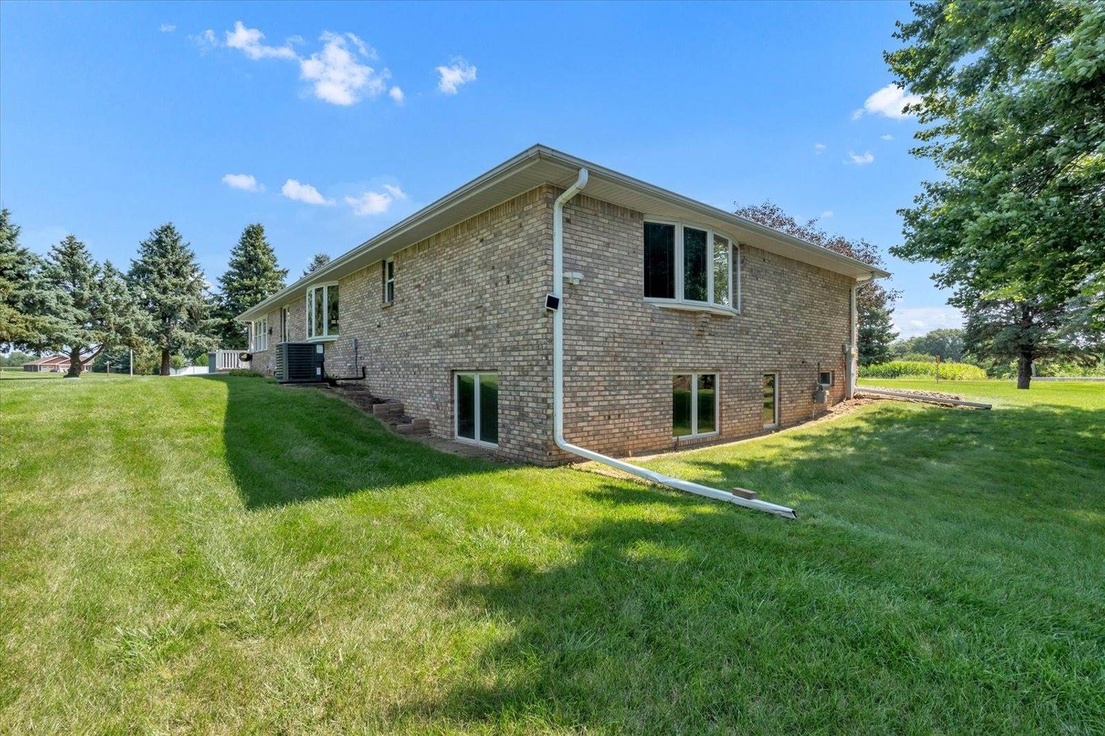 9628 228th Street North, Port Byron, IL 61275