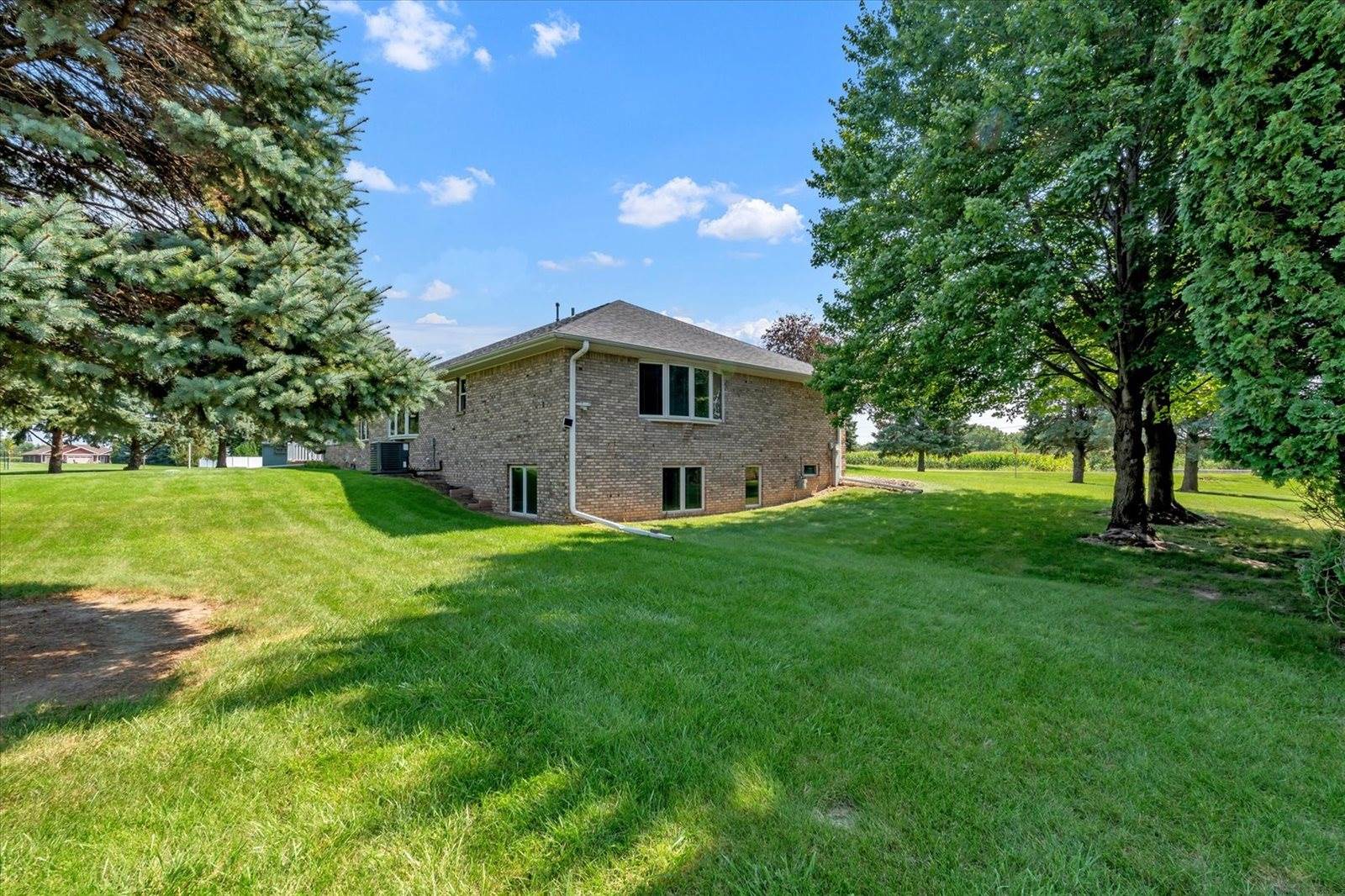 9628 228th Street North, Port Byron, IL 61275