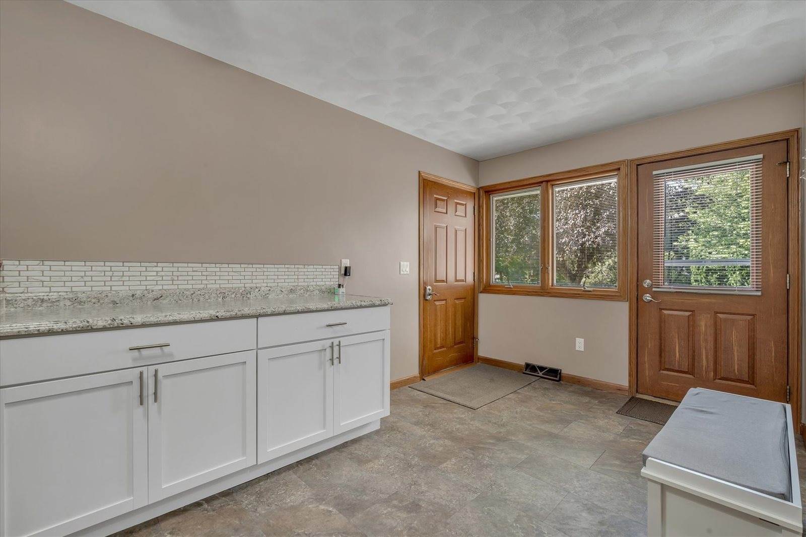 9628 228th Street North, Port Byron, IL 61275