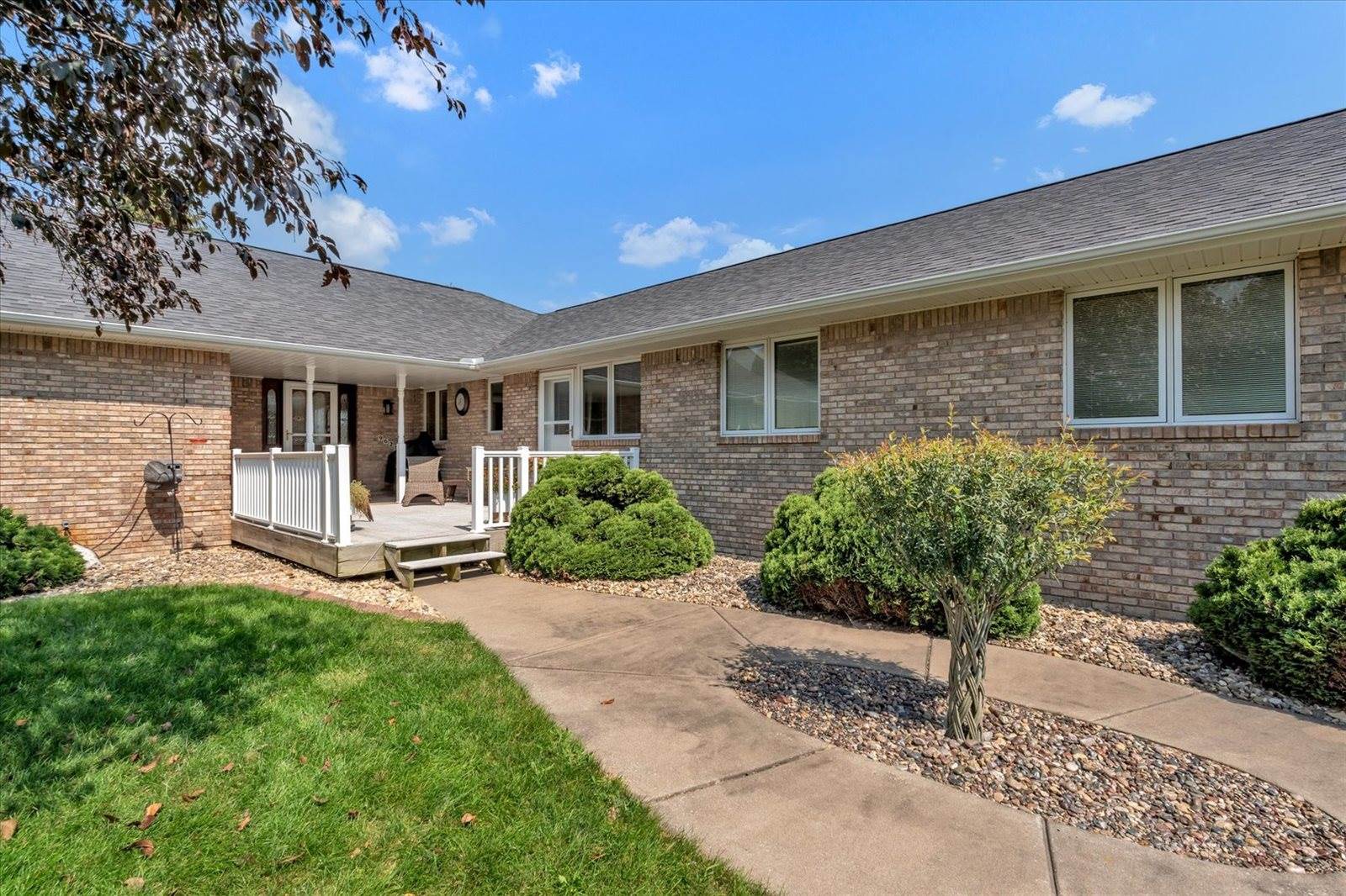 9628 228th Street North, Port Byron, IL 61275
