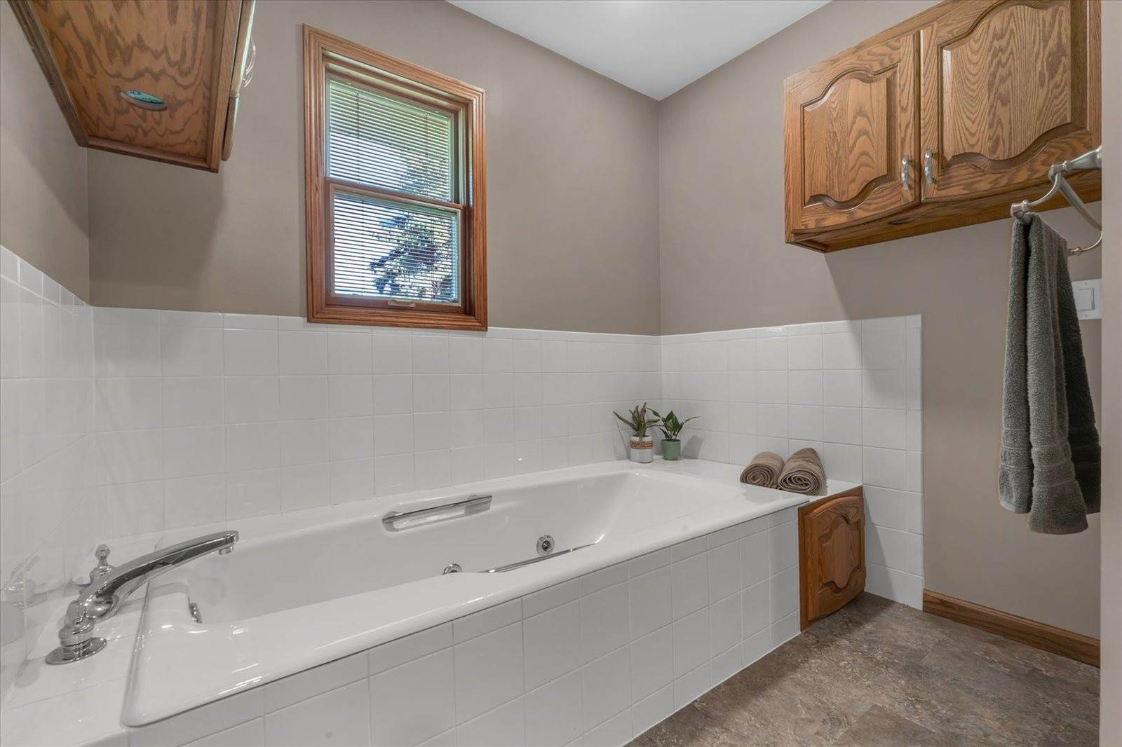 9628 228th Street North, Port Byron, IL 61275