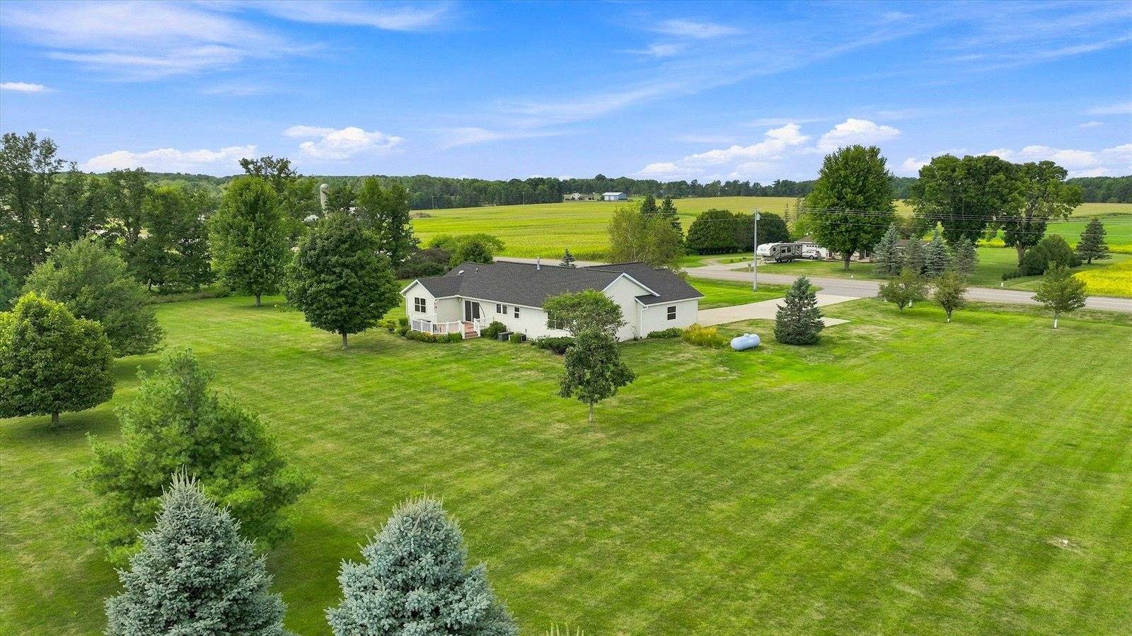 10585 County Road Y, Marshfield, WI 54449