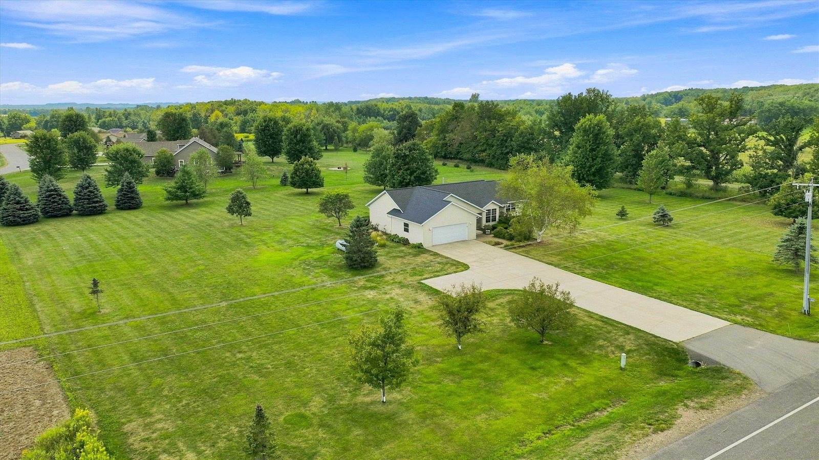 10585 County Road Y, Marshfield, WI 54449