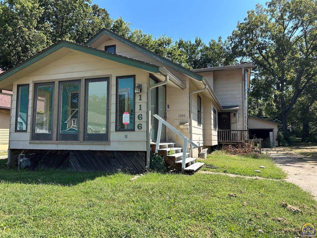1166 SW Randolph AVE, Topeka, KS 66604