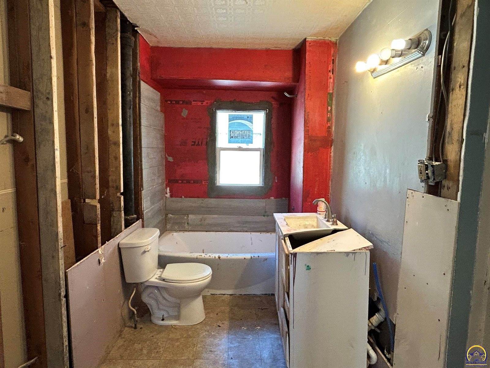 1166 SW Randolph AVE, Topeka, KS 66604