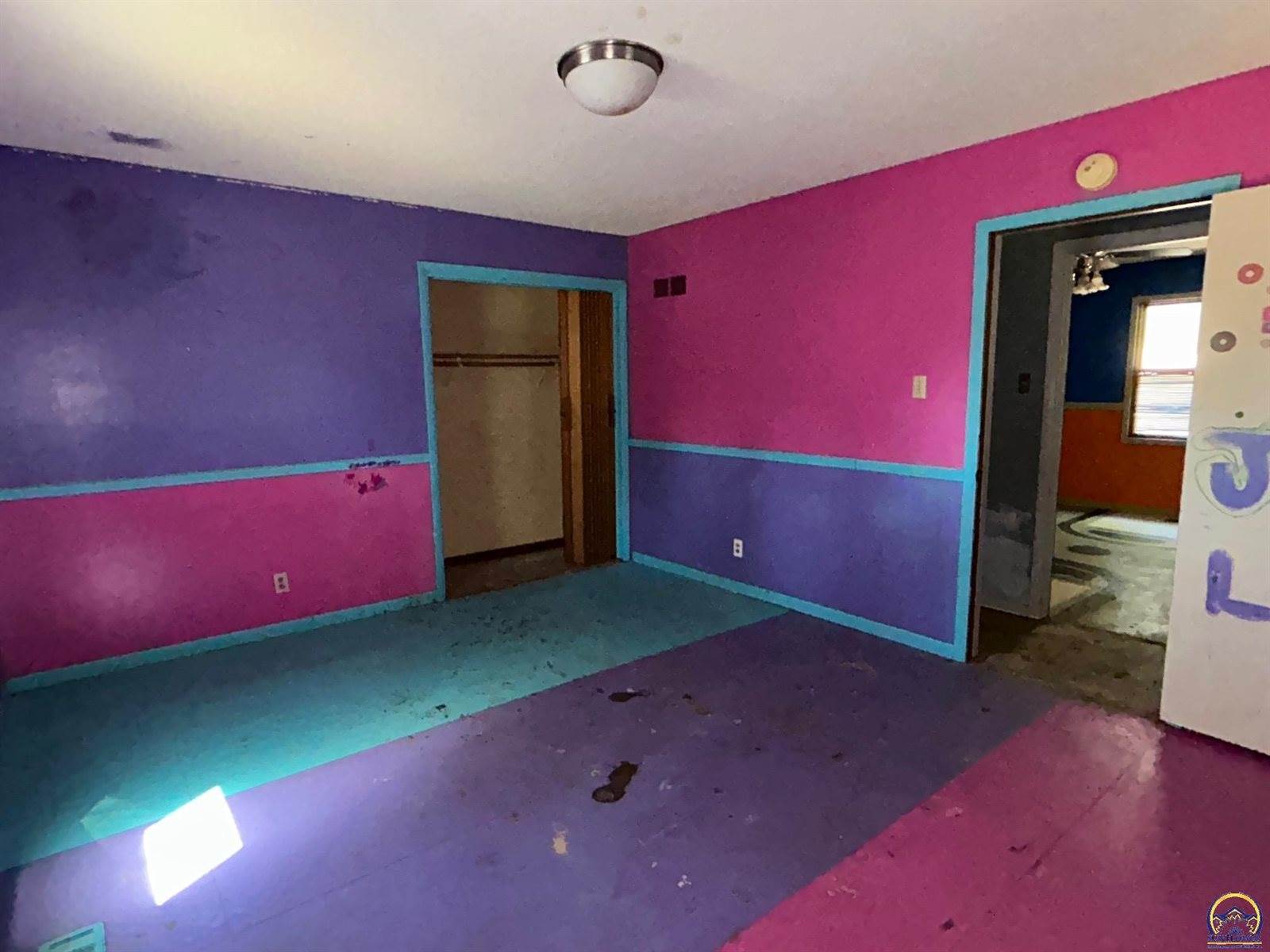 1166 SW Randolph AVE, Topeka, KS 66604