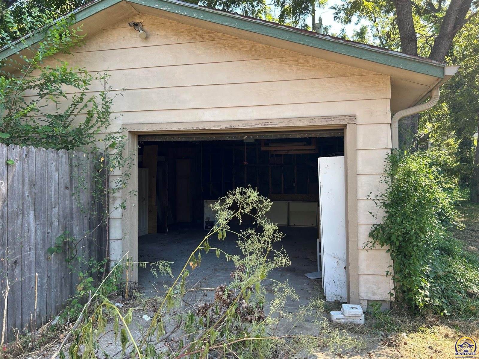 1166 SW Randolph AVE, Topeka, KS 66604