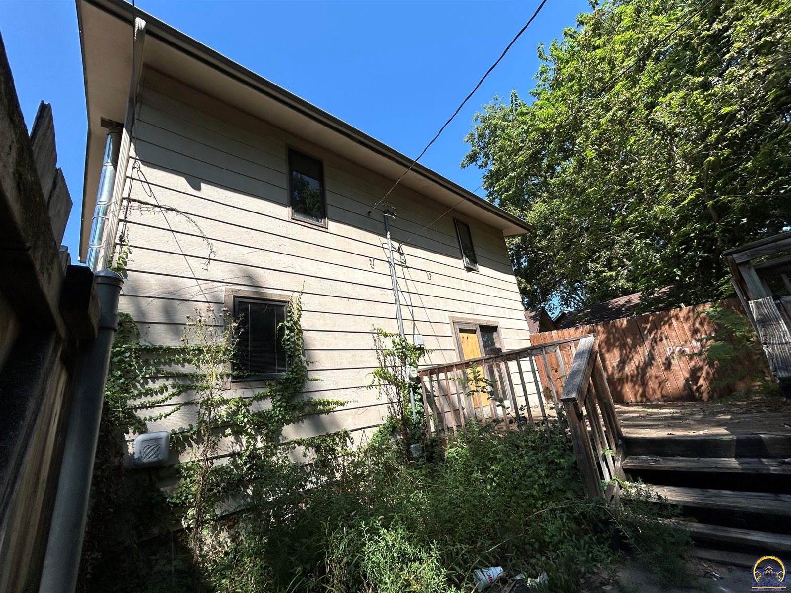 1166 SW Randolph AVE, Topeka, KS 66604