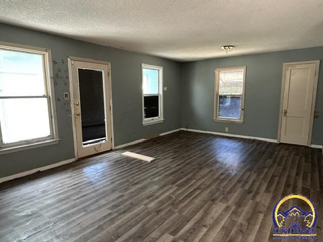 1166 SW Randolph AVE, Topeka, KS 66604