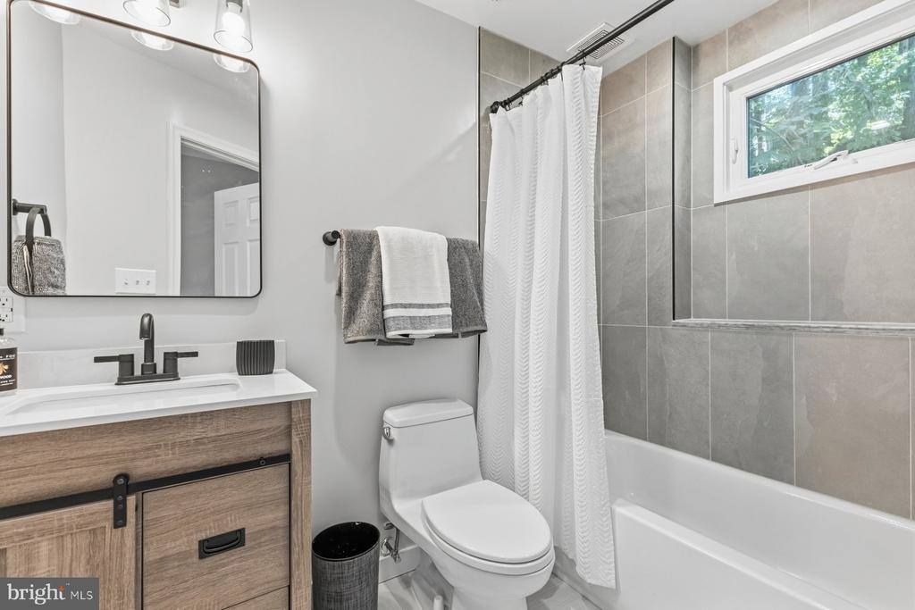 13911 Piscataway Drive, Fort Washington, MD 20744