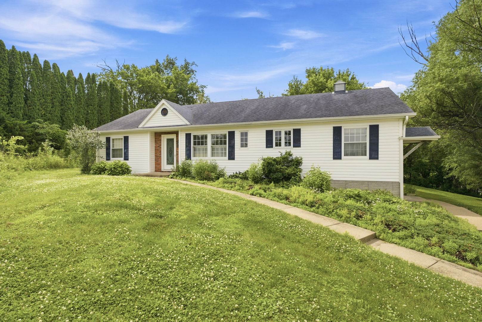 3045 Camp Creek Road, Sherrard, IL 61281