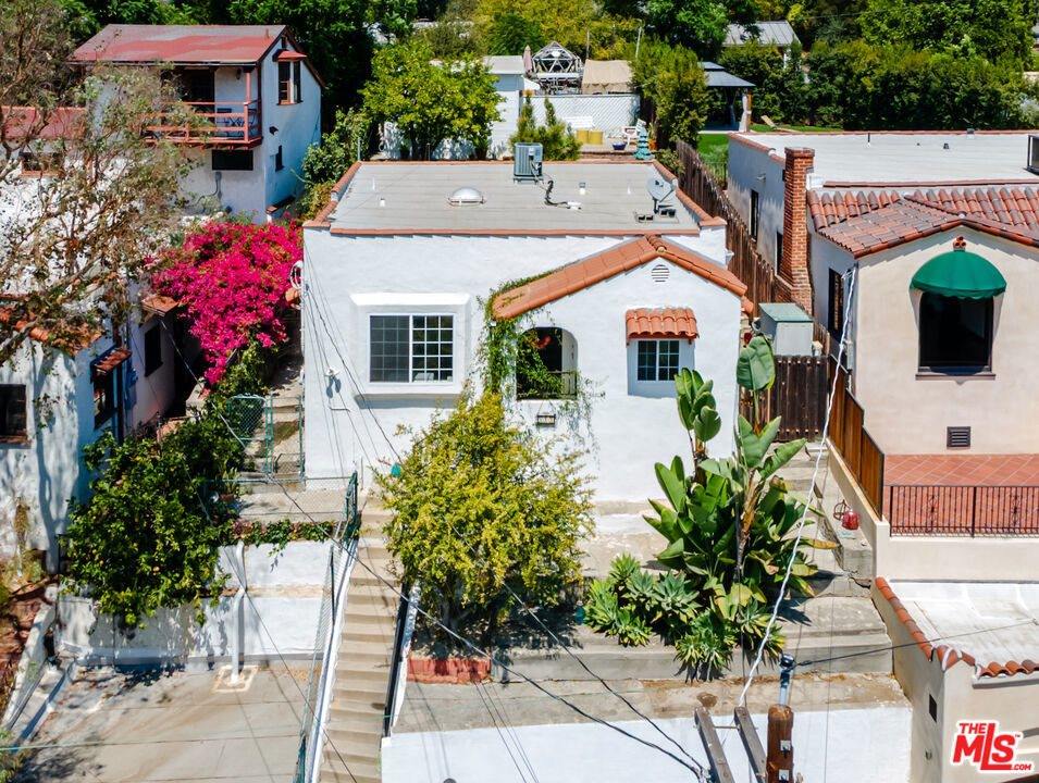 929 Dexter Street, Los Angeles, CA 90042