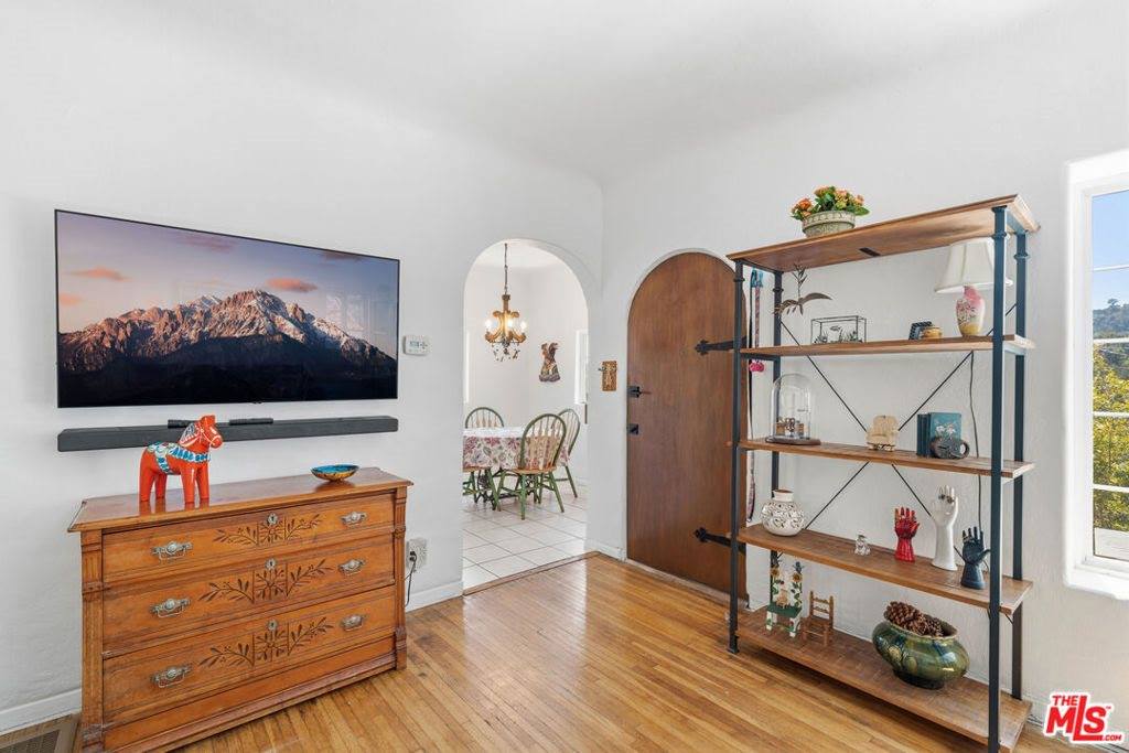 929 Dexter Street, Los Angeles, CA 90042