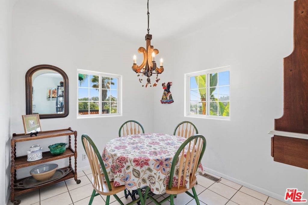 929 Dexter Street, Los Angeles, CA 90042