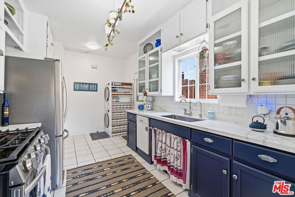 929 Dexter Street, Los Angeles, CA 90042
