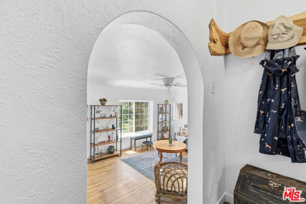 929 Dexter Street, Los Angeles, CA 90042