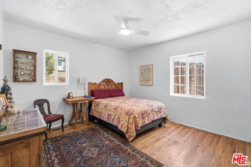 929 Dexter Street, Los Angeles, CA 90042