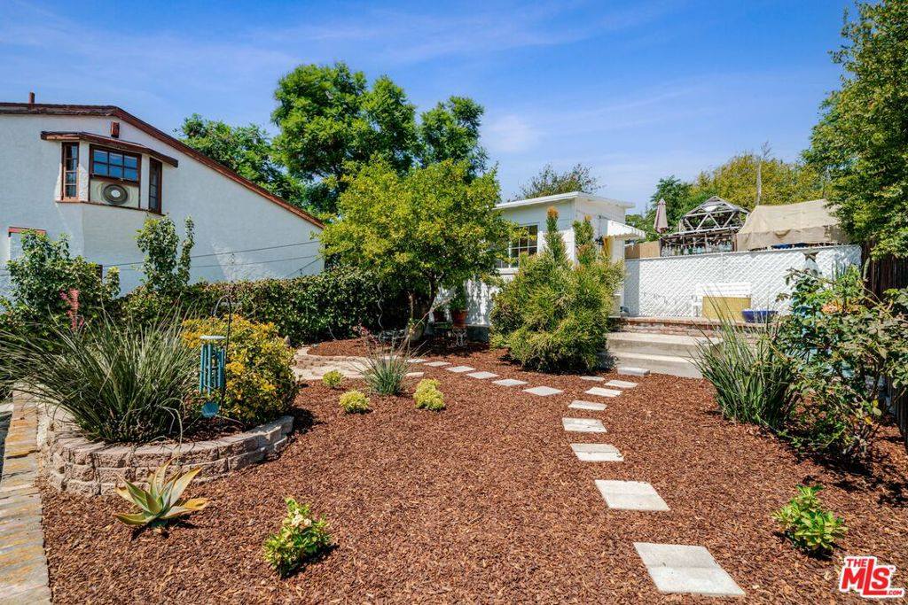 929 Dexter Street, Los Angeles, CA 90042