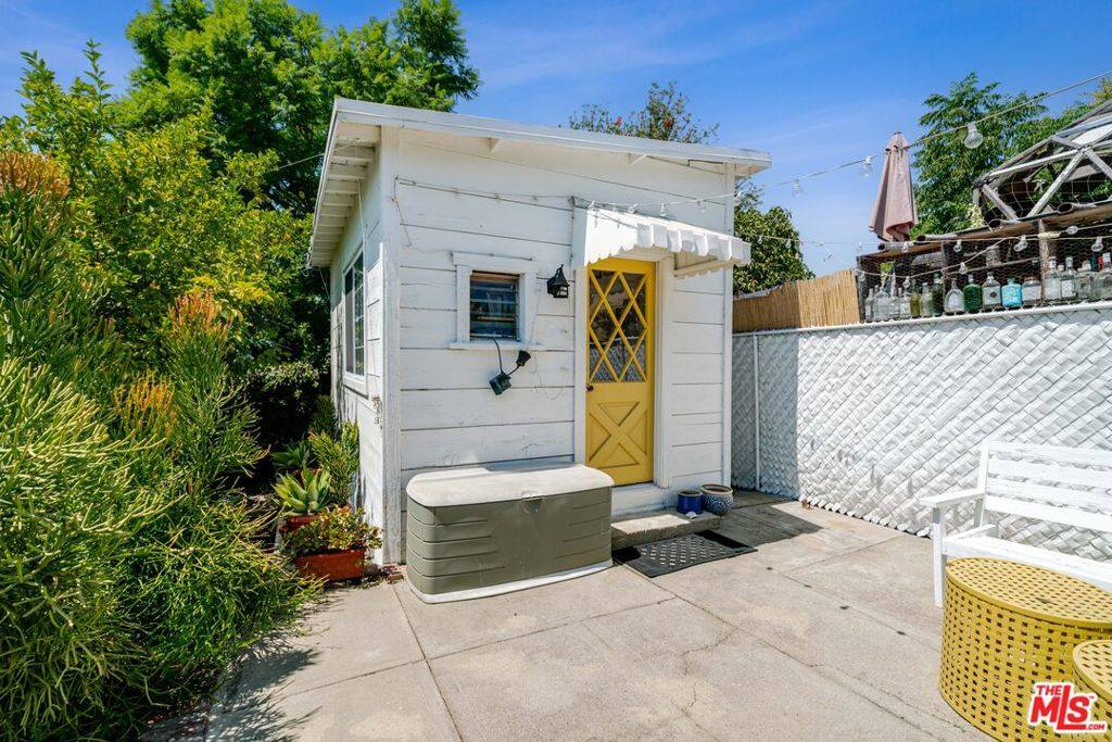 929 Dexter Street, Los Angeles, CA 90042