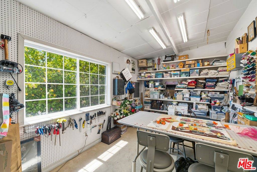 929 Dexter Street, Los Angeles, CA 90042