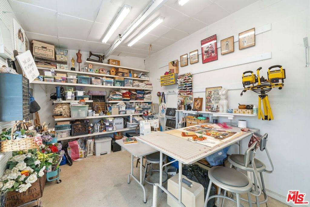 929 Dexter Street, Los Angeles, CA 90042
