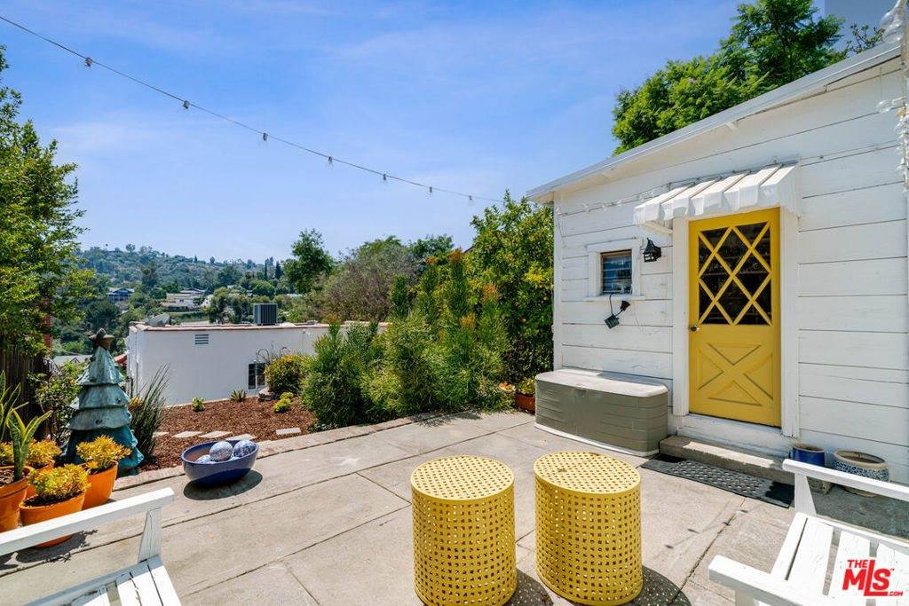 929 Dexter Street, Los Angeles, CA 90042