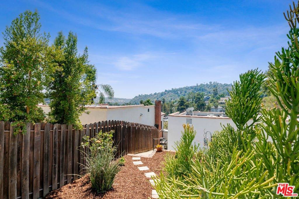 929 Dexter Street, Los Angeles, CA 90042