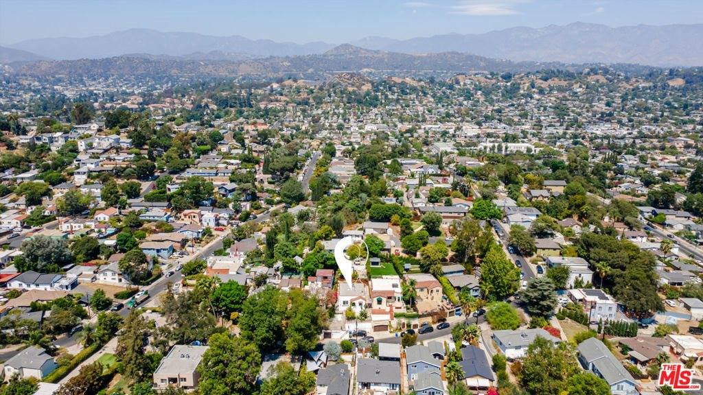 929 Dexter Street, Los Angeles, CA 90042