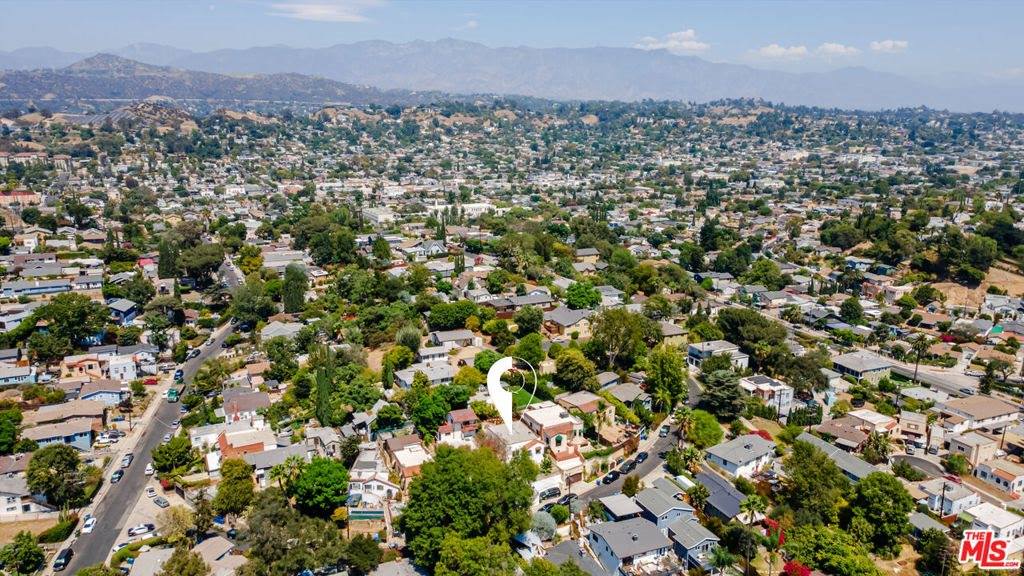 929 Dexter Street, Los Angeles, CA 90042