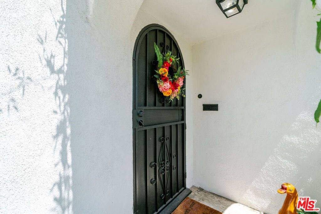 929 Dexter Street, Los Angeles, CA 90042