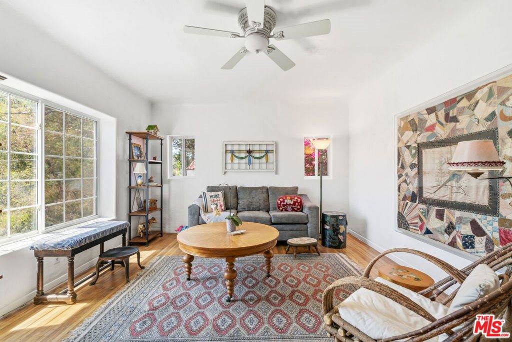 929 Dexter Street, Los Angeles, CA 90042