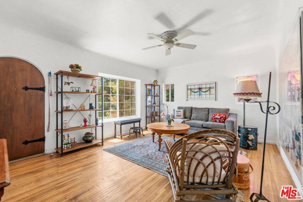 929 Dexter Street, Los Angeles, CA 90042