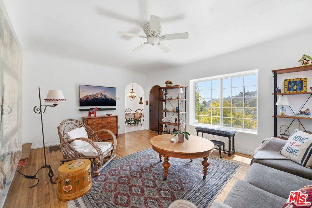 929 Dexter Street, Los Angeles, CA 90042