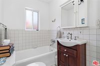 929 Dexter Street, Los Angeles, CA 90042