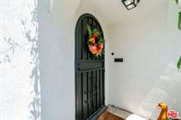 929 Dexter Street, Los Angeles, CA 90042