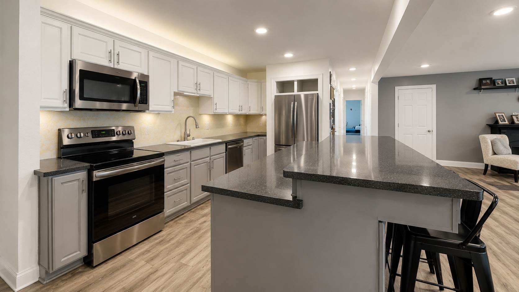 9205 S Chicago RD, Oak Creek, WI 53154