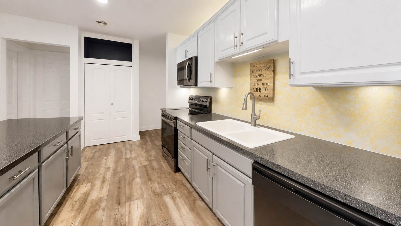 9205 S Chicago RD, Oak Creek, WI 53154