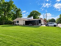 9205 S Chicago RD, Oak Creek, WI 53154
