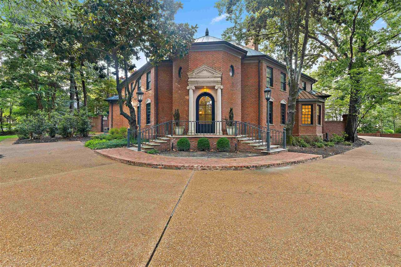 425 North River Oaks Rd, Memphis, TN 38120