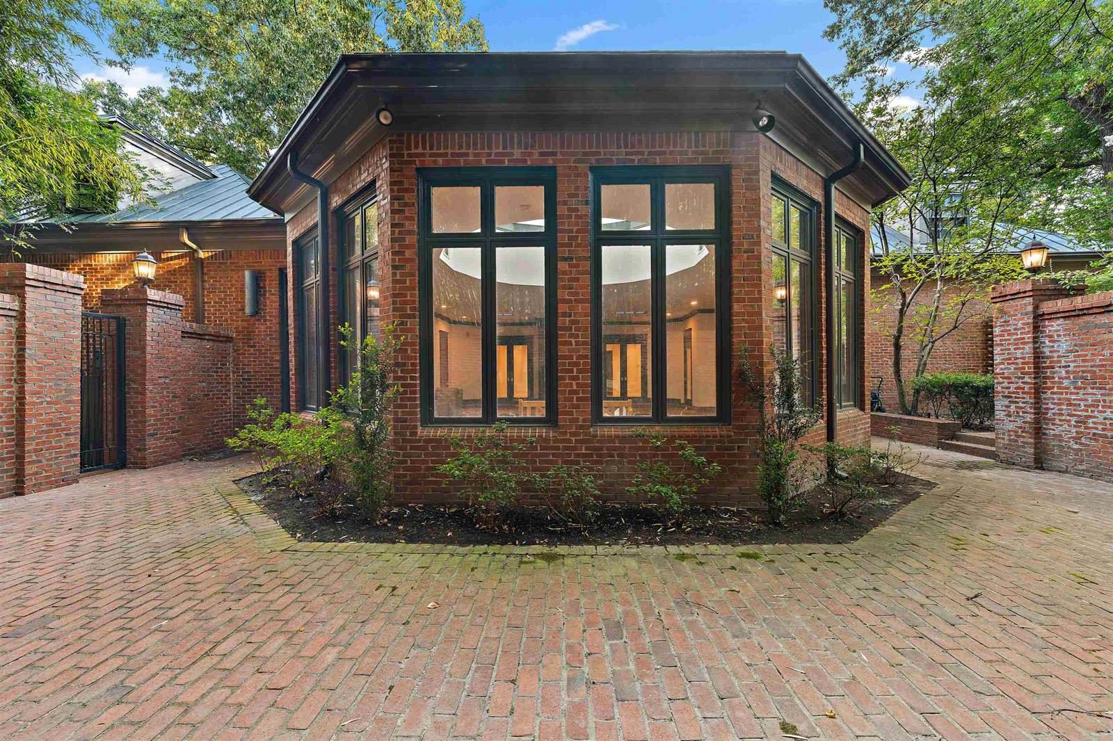 425 North River Oaks Rd, Memphis, TN 38120