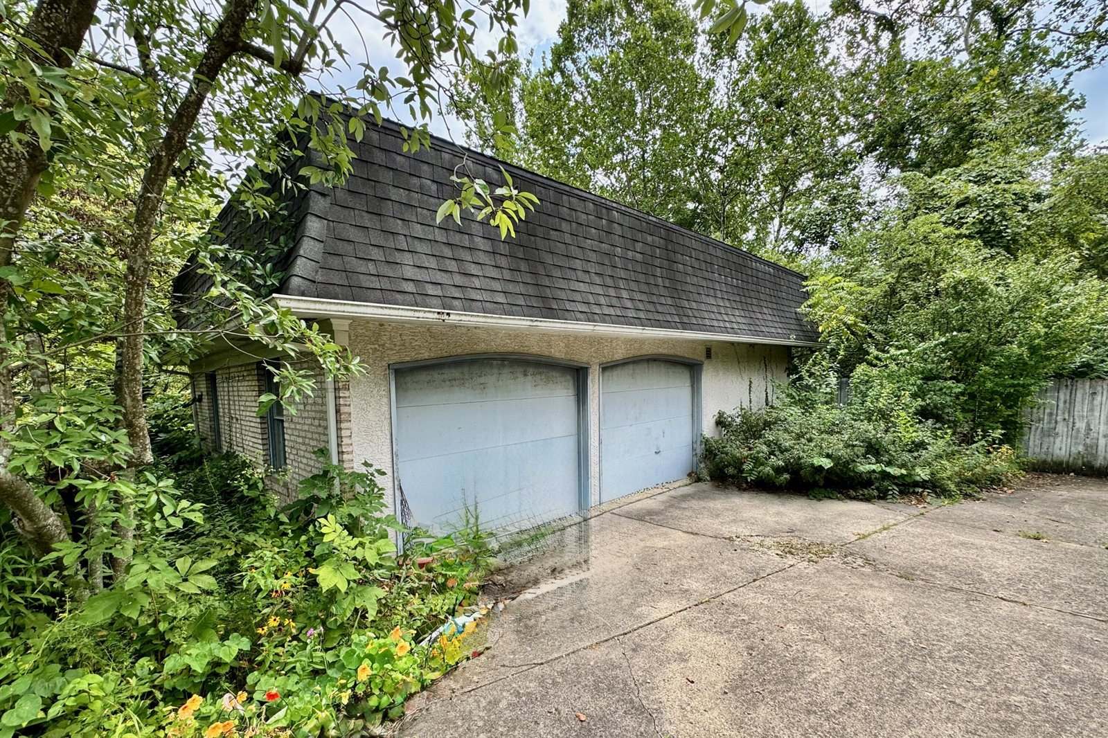 831 Persimmon Place, Columbus, OH 43213
