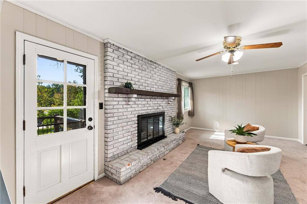 6830 NW Cross Road, Parkville, MO 64152