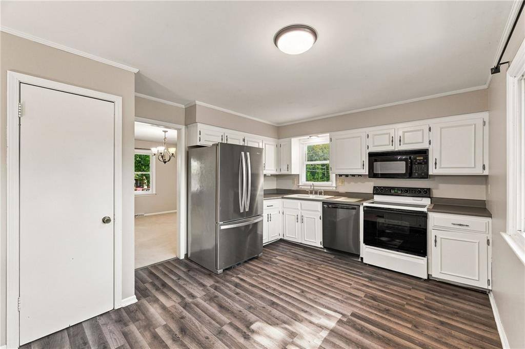 6830 NW Cross Road, Parkville, MO 64152