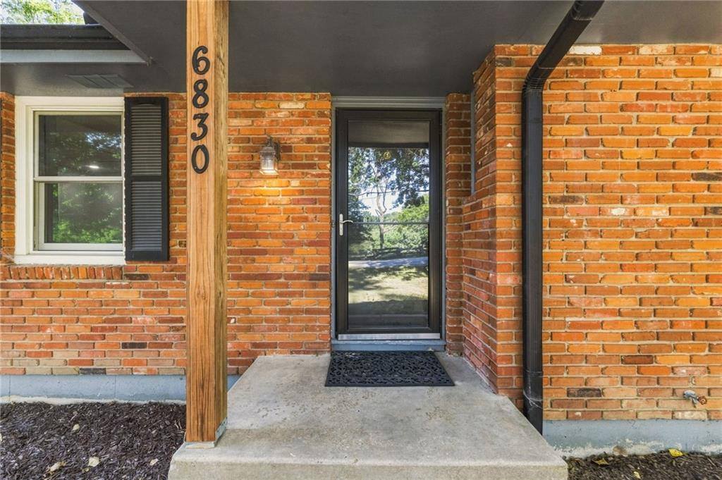 6830 NW Cross Road, Parkville, MO 64152