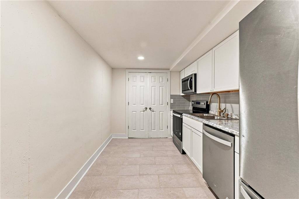 6830 NW Cross Road, Parkville, MO 64152