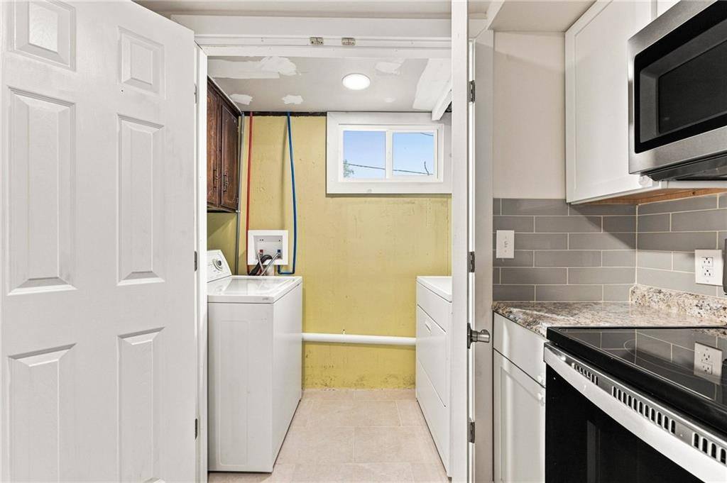 6830 NW Cross Road, Parkville, MO 64152